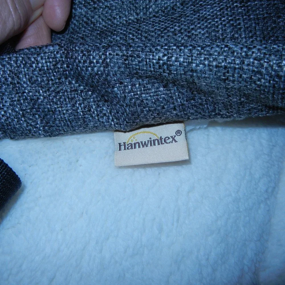 Hanwintex NWOT Sherpa lining Dog Crate Mat